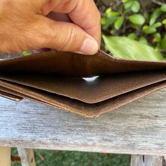 Vintage Designer Authentic Valentino Garavani Brown/Taupe Leather Wallet w/COA - Picture 12 of 13